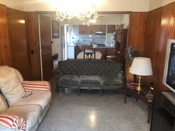 Casa en venta - 3 Dormitorios 2 Baños 2 Cocheras - La Plata