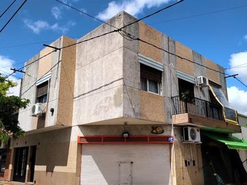 Casa en venta - 3 Dormitorios 2 Baños 2 Cocheras - La Plata