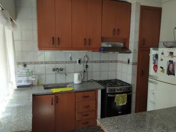 Casa en venta - 3 Dormitorios 2 Baños 2 Cocheras - La Plata