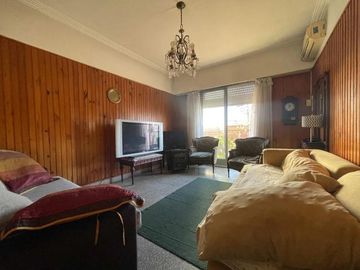Casa en venta - 3 Dormitorios 2 Baños 2 Cocheras - La Plata
