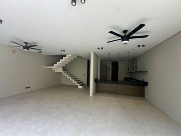 Casa en Venta en Río Residencial, Cancún – 3 Recámaras, Cocina de Lujo y Amenidades Exclusivas