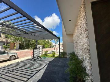 Casa en Venta en Río Residencial, Cancún – 3 Recámaras, Cocina de Lujo y Amenidades Exclusivas