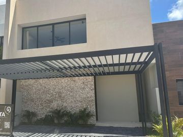 Casa en Venta en Río Residencial, Cancún – 3 Recámaras, Cocina de Lujo y Amenidades Exclusivas