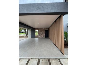 VENTA CASA MODERNA 3 DORMITORIOS EN B° VALLE DEL GOLF 1 ETAPA