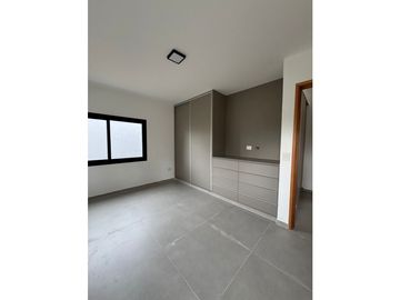 VENTA CASA MODERNA 3 DORMITORIOS EN B° VALLE DEL GOLF 1 ETAPA
