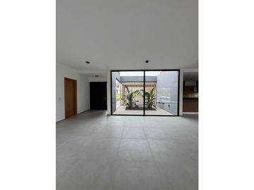 VENTA CASA MODERNA 3 DORMITORIOS EN B° VALLE DEL GOLF 1 ETAPA