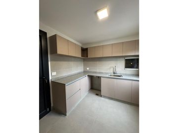 VENTA CASA MODERNA 3 DORMITORIOS EN B° VALLE DEL GOLF 1 ETAPA