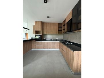 VENTA CASA MODERNA 3 DORMITORIOS EN B° VALLE DEL GOLF 1 ETAPA