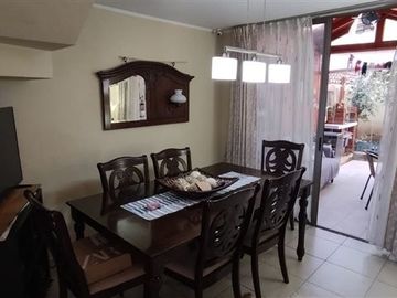 Casa en Venta en Avda. Cuatro Poniente con Avda, Cristo Redentor, Maipu.