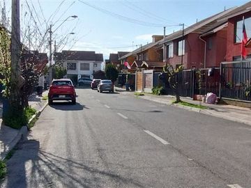 Casa en Venta en Avda. Cuatro Poniente con Avda, Cristo Redentor, Maipu.