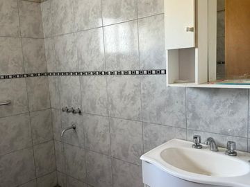Casa en venta de 2 dormitorios c/ cochera en Los Horneros