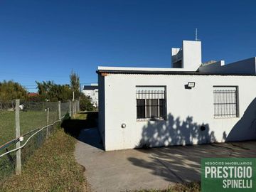 Casa en venta de 2 dormitorios c/ cochera en Los Horneros