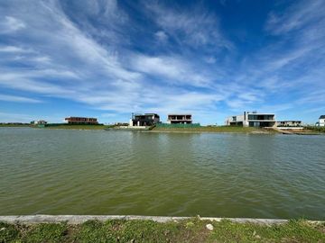Lote en Venta AL AGUA en barrio Los Puentes - Nordelta