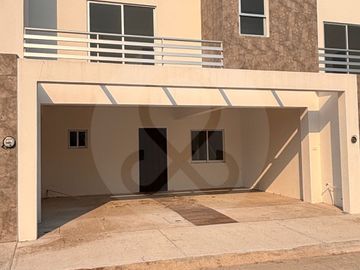 Fraccionamiento Real de Palmas Casa en venta en Ciudad Industrial