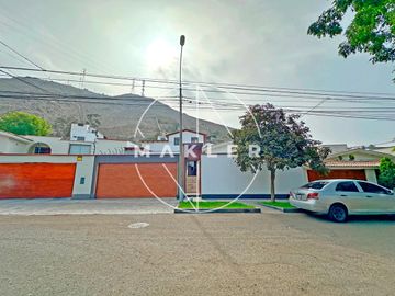 Casa en  Venta en La Molina Vieja, límite con Surco