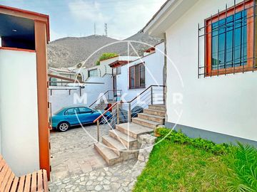 Casa en  Venta en La Molina Vieja, límite con Surco