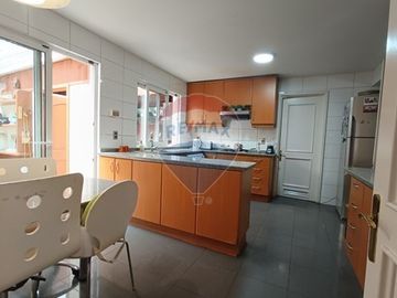 Hermosa Casa 4D/4B Laguna - Colegios