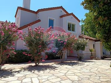 Hermosa Casa 4D/4B Laguna - Colegios