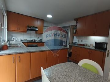 Hermosa Casa 4D/4B Laguna - Colegios