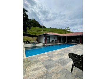 Casa campestre en condominio para la venta en Calima, Valle del Cauca