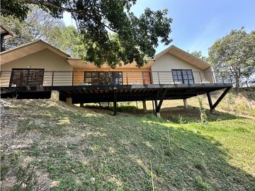 ESTRENA CHALET CON ESPECTACULAR DECK CON JACUZZI EN SOPETRAN