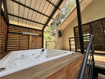 ESTRENA CHALET CON ESPECTACULAR DECK CON JACUZZI EN SOPETRAN