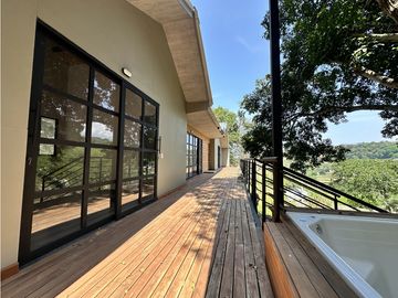 ESTRENA CHALET CON ESPECTACULAR DECK CON JACUZZI EN SOPETRAN