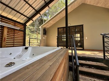 ESTRENA CHALET CON ESPECTACULAR DECK CON JACUZZI EN SOPETRAN