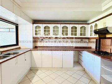 GRAN CASA EN BOSQUES DE MONTEMAR