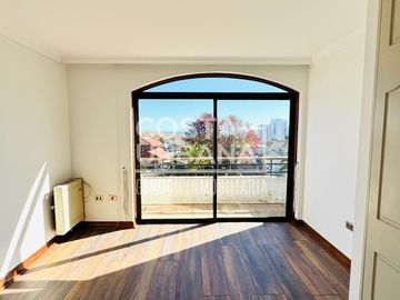 GRAN CASA EN BOSQUES DE MONTEMAR