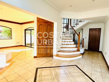 GRAN CASA EN BOSQUES DE MONTEMAR
