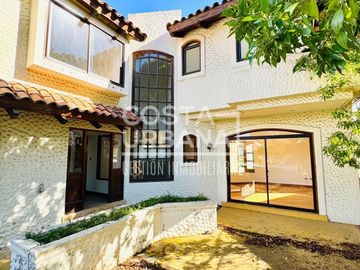 GRAN CASA EN BOSQUES DE MONTEMAR