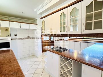 GRAN CASA EN BOSQUES DE MONTEMAR