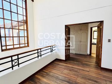 GRAN CASA EN BOSQUES DE MONTEMAR