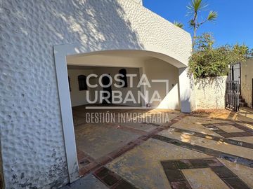 GRAN CASA EN BOSQUES DE MONTEMAR