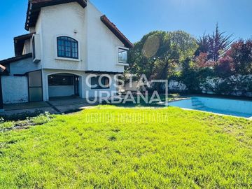 GRAN CASA EN BOSQUES DE MONTEMAR