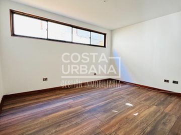 GRAN CASA EN BOSQUES DE MONTEMAR