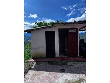 HERMOSA FINCA A PUERTA CERRADA EN COCORNA