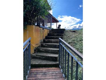 HERMOSA FINCA A PUERTA CERRADA EN COCORNA