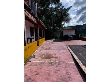 HERMOSA FINCA A PUERTA CERRADA EN COCORNA