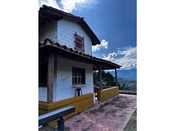 HERMOSA FINCA A PUERTA CERRADA EN COCORNA