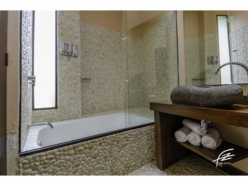 CABAÑA EN VENTA EN GUATAPÉ,ANTIOQUIA