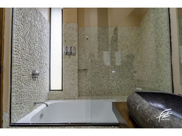 CABAÑA EN VENTA EN GUATAPÉ,ANTIOQUIA