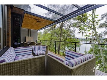 CABAÑA EN VENTA EN GUATAPÉ,ANTIOQUIA