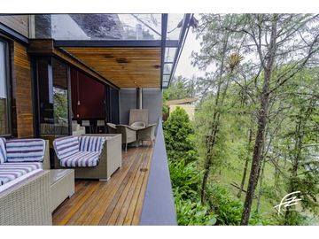 CABAÑA EN VENTA EN GUATAPÉ,ANTIOQUIA