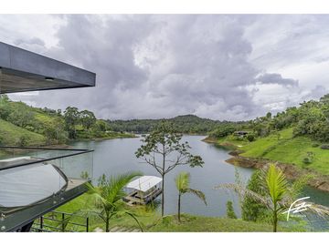 FINCA EN VENTA EN GUATAPÉ,ANTIOQUIA