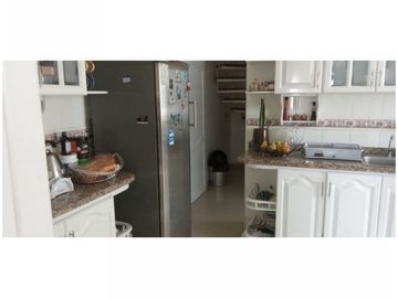 VENDO APARTAMENTO 4 ALCOBAS PENTHOUSE EDIFICIO LAURA LAGUITO