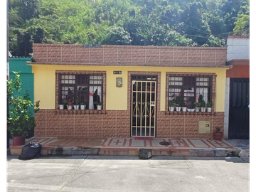 SE     VENDE    CASA     EN   KENEDY