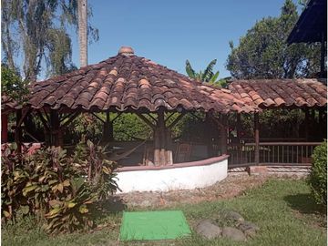 SE VENDE FINCA  EN EL QUINDIO A 15 MINUTOS DE QUIMBAYA