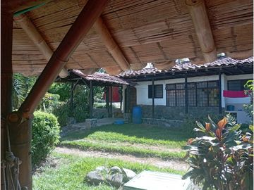 SE VENDE FINCA  EN EL QUINDIO A 15 MINUTOS DE QUIMBAYA